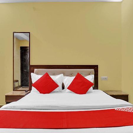 Capital O Royal Inn Near Laskar Gwalior Exterior photo